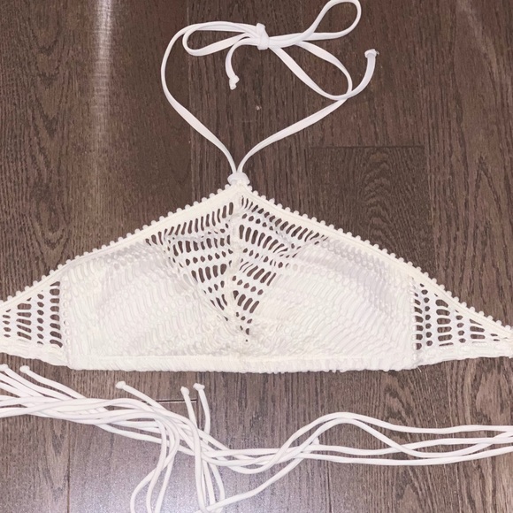 Robin Piccone Halter Bikini Top - Picture 4 of 6